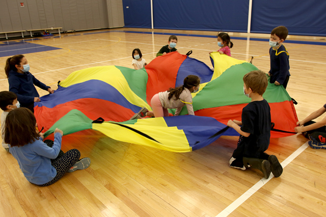 BDS PE Kindergarten Parachute 4 05.05.21Scoop